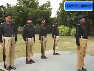 Policeman dance in public - liveleak videos
