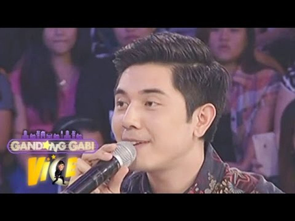 What will be Paulo's gift to KC if Christmas is just approaching?