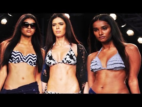 Sexy Models Exposing Hot In Bikini On Ramp