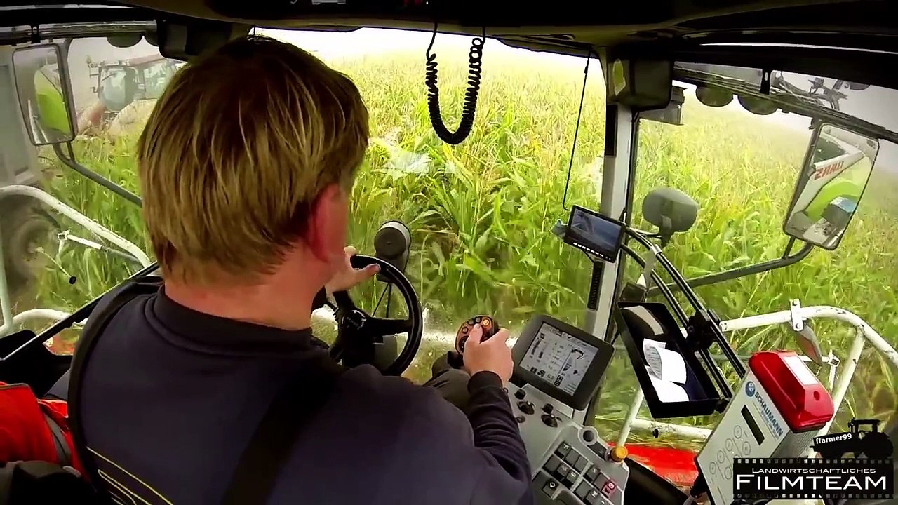 Mais häckseln 2013 auf dem Gut Hohen Luckow mit 2 Claas Jaguar 970 und 960 Feldhäckslern