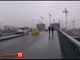 İstanbul'da yağmur vatandaşlara zor anlar yaşattı