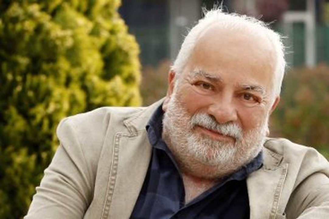 Zeki Alasya Hayatını Kaybetti