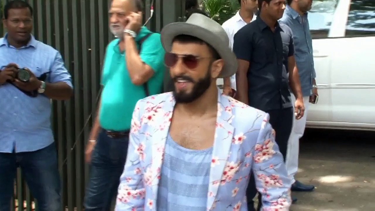 Watch how Ranveer REACTED after watching Deepika's 'PIKU'