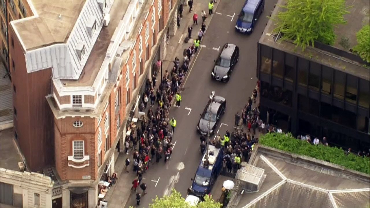 Ed Miliband returns to Labour HQ