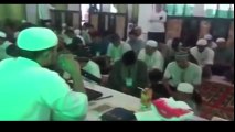 jinn is in mosque in woman watch this jinn molvi sb is reciting QURAN