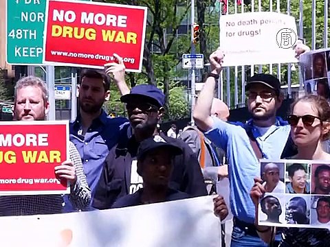 У здания ООН призвали отменить казни за наркотики