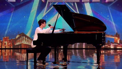 Pianist et chanteur Isaac fait fondre les juges en larmes.