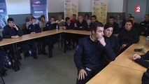 Des jeunes policiers retournent à l'école pour apprendre à ne pas obéir à tous les ordres