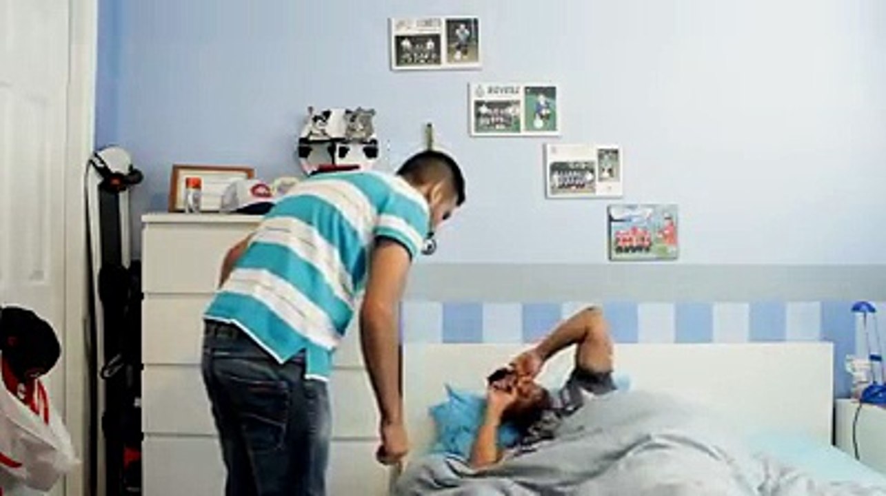 Waking up your kids (White parents vs. Brown parents) very funny زید علی