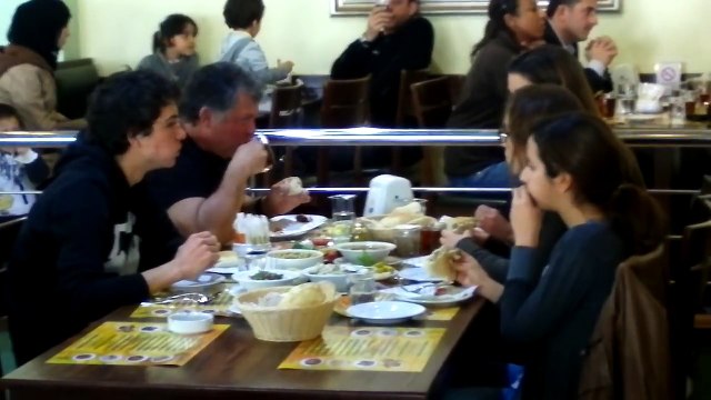 جلالة الملك و جلالة الملكه و ولي العهد