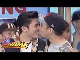 Teddy almost kiss Vhong!