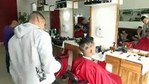 Penteado novo! Fã desenha rosto de Neymar no cabelo