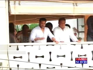 Exclusive Footage of Salman Khan from his House after his Release, See How Much Fans are Happy for Him