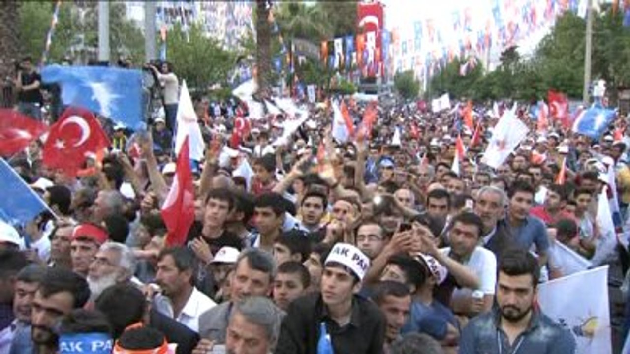 Davutoğlu: "Chp ve Hdp Aynı Zihniyetin İki Yansıması. İkisi de Diyanet'e Karşı Çıkıyor"