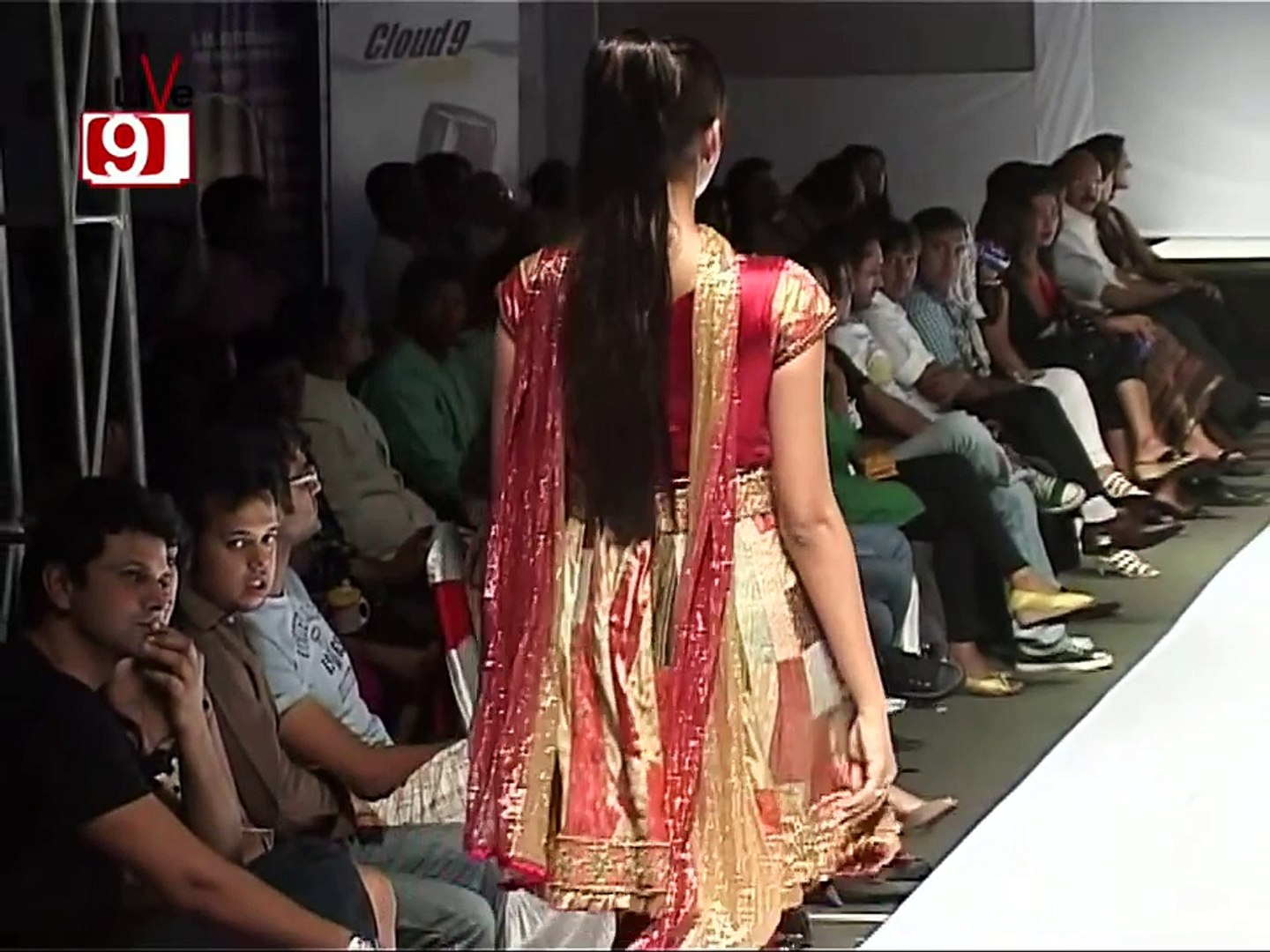 Wardrobe Malfunction In Fashion Show Video Dailymotion