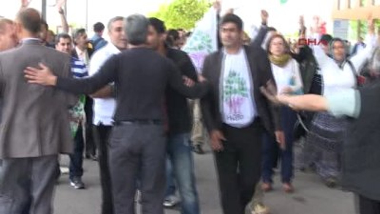 Cumhurbaşkanı Erdoğan'ın Miting Yapacağı Salonun Önünde Gerginlik