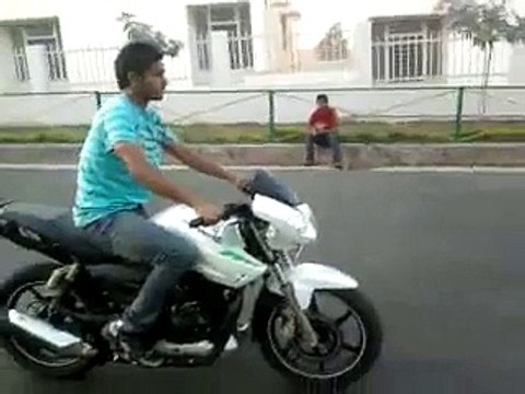 Race Bikes Stunts - Amazing Bike Stunts - Dailymotion