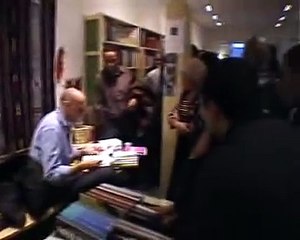 Alain Soral agréssé dans une librairie