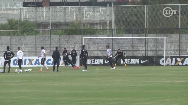 Cássio se recupera de frango e faz belas defesas em treino do Timão