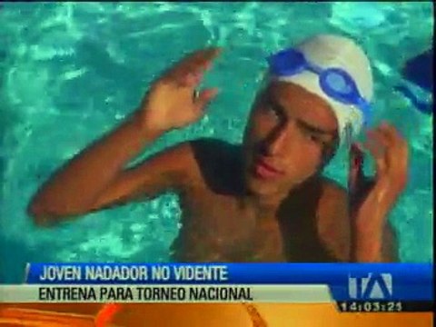 Joven nadador no vidente se prepara para torneo nacional