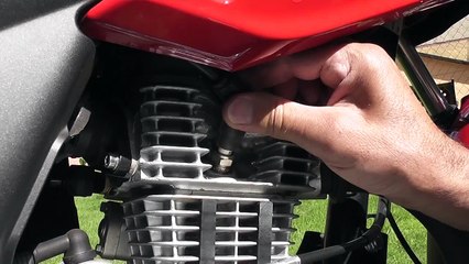 HONDA CBF 125 - Spark Plug Replacement