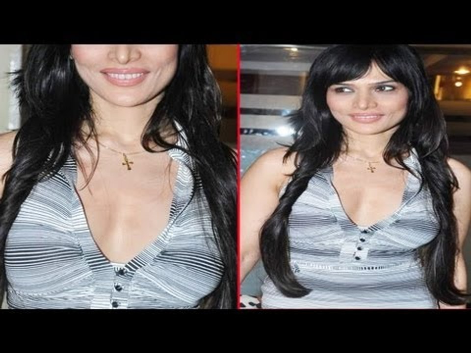 Sexy Girl Anupma Verma Hot Bosoms Deep Cleavage