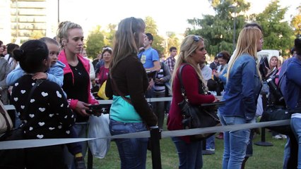 Furor por autografo de Lucas Sugo