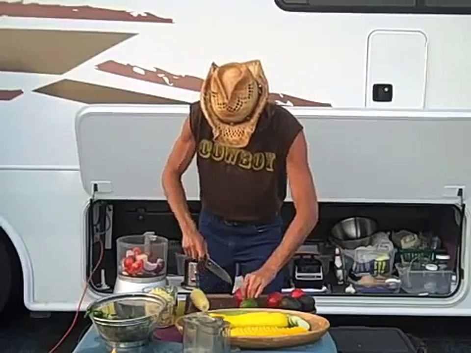 RAW FOOD MEXICAN! RAW VEGAN "CHIPS" + FRESH SALSA RECIPE + Guacamole + a RAW COWBOY! Huh? um...*