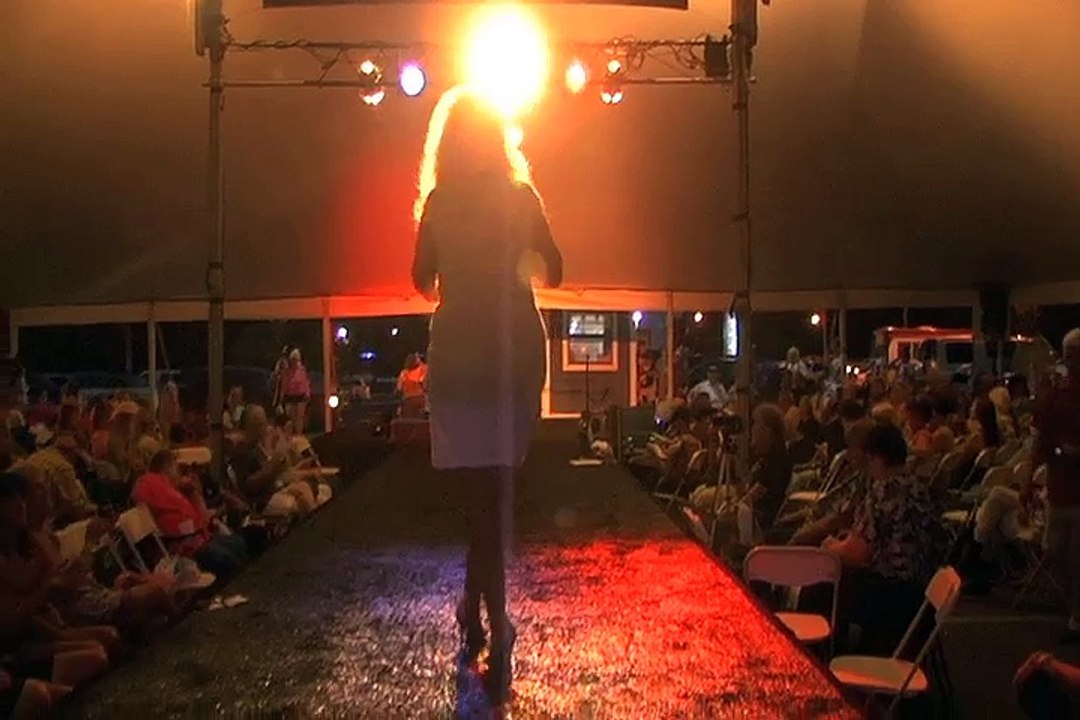 Wendy Lynn Adams sings 'Now and Then There's A Fool Such As I' at Elvis Week 2013 video