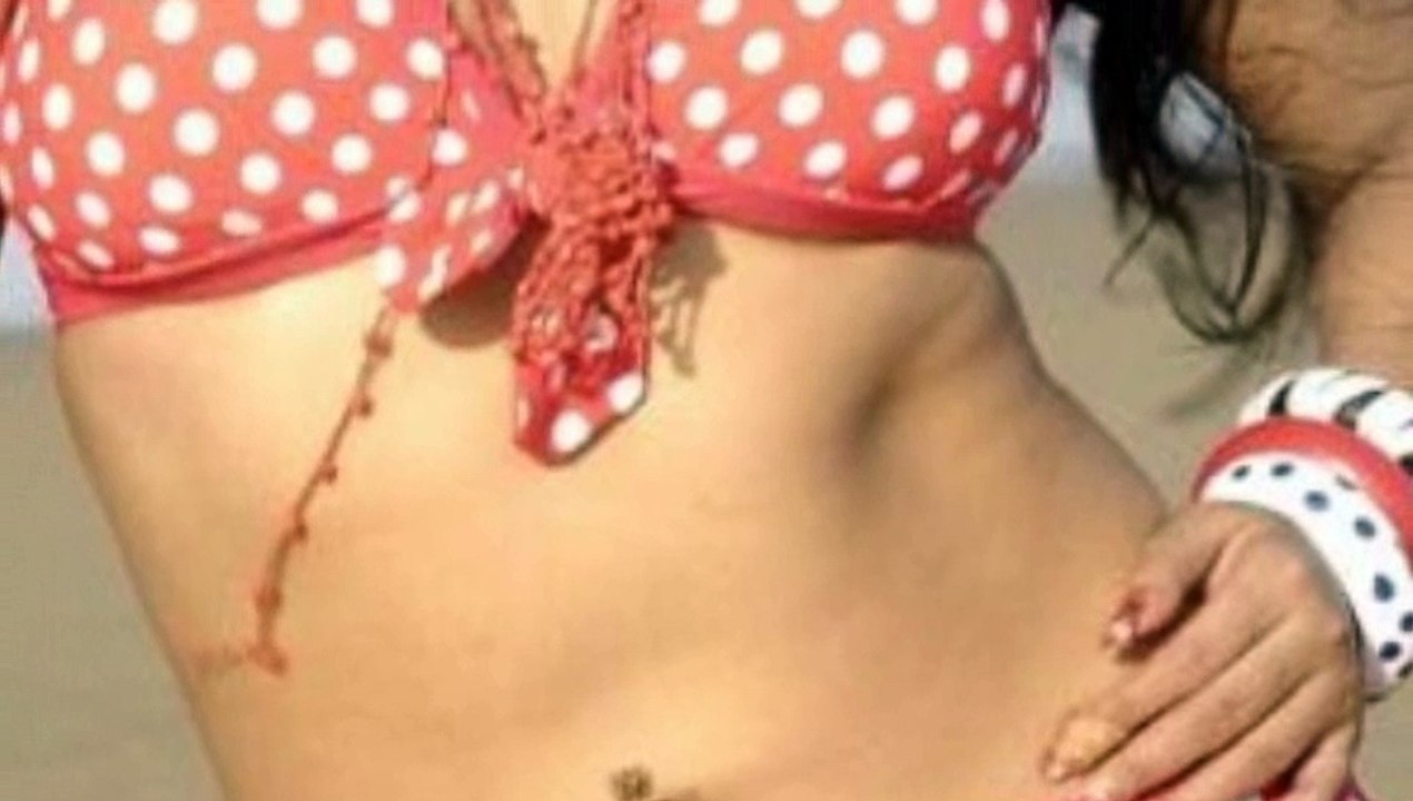 Aarthi Puri Hot deep navel and bikini show