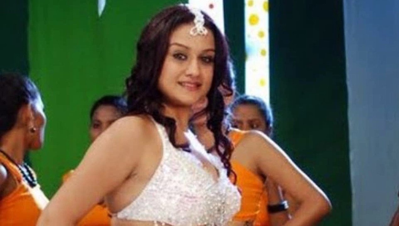 Actress Sonia Agarwal Hot Navel hottest n spicy girls