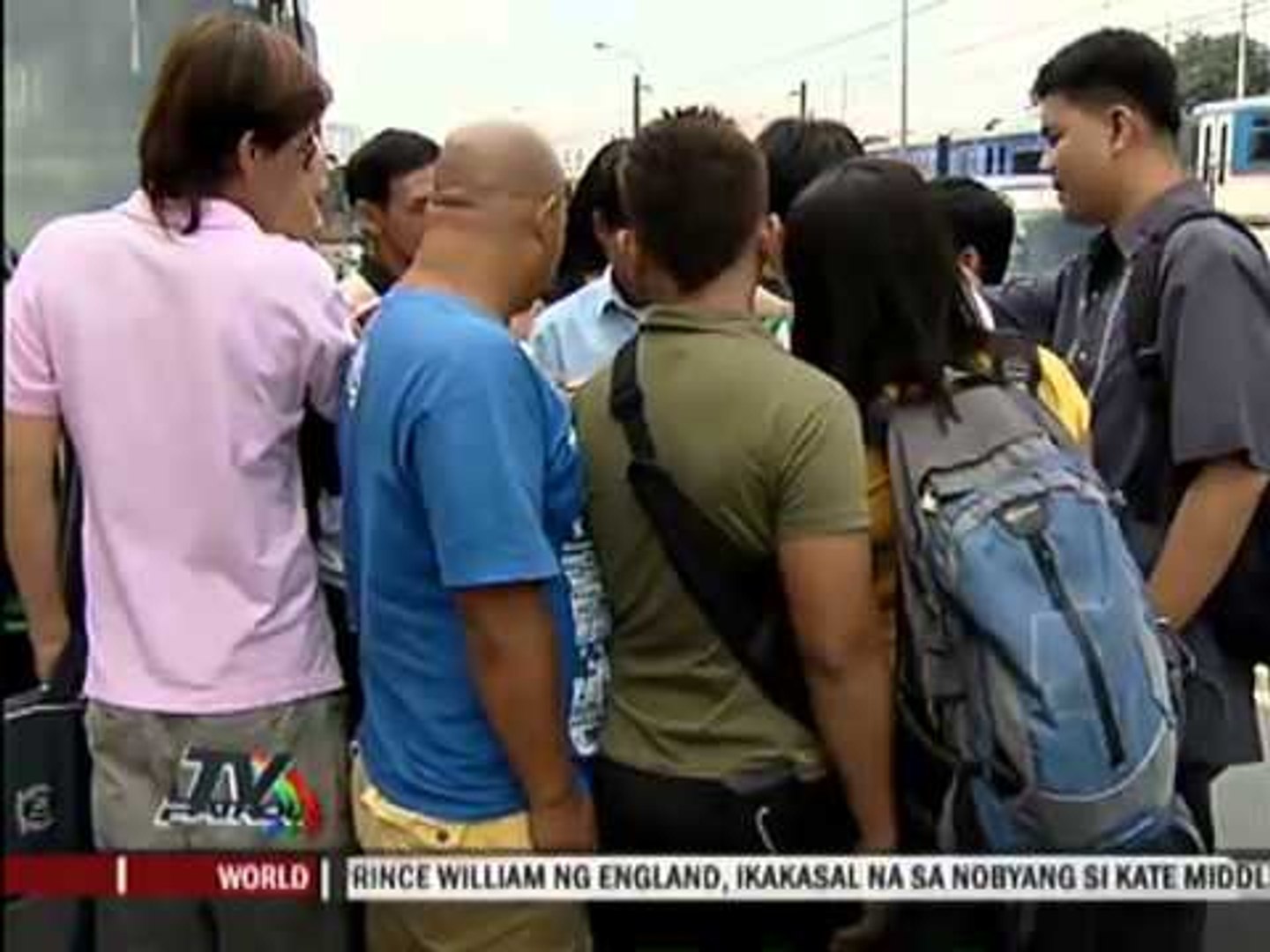 ⁣EDSA slow-moving despite bus 'coding'