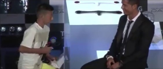 Cristiano Ronaldo'nun Spikerlere Tepkisi