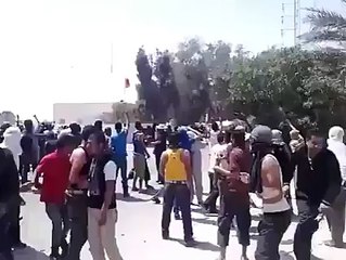 عاجل الأمن يستعمل الرصاص الحيّ و يقمع أهالي الفوار من ولاية قبلي المطالبين بحق الجهة في التشغيل