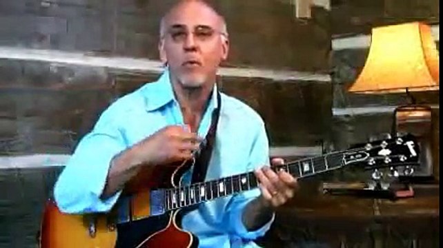 Larry Carlton - 335 Improv - Soloing Over I-VI-II-V - Blues Guitar Lessons