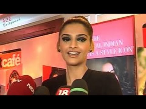 Sonam Kapoor Wins HT Mumbai's Most Stylish 2013 Awards !