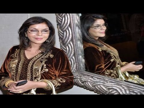 Zeenat Aman Wins HT Mumbai's Most Stylish 2013 Awards !