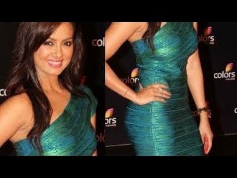 Sana Khan Curves in Figure Tight Dress Spotted At Red Carpet Of Celebration Colors Bash!