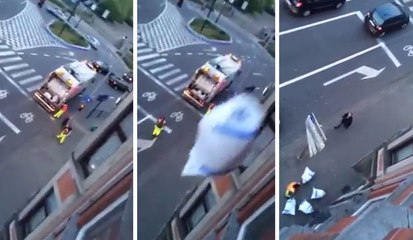 Deux amies belges jettent leurs poubelles par la fenêtre