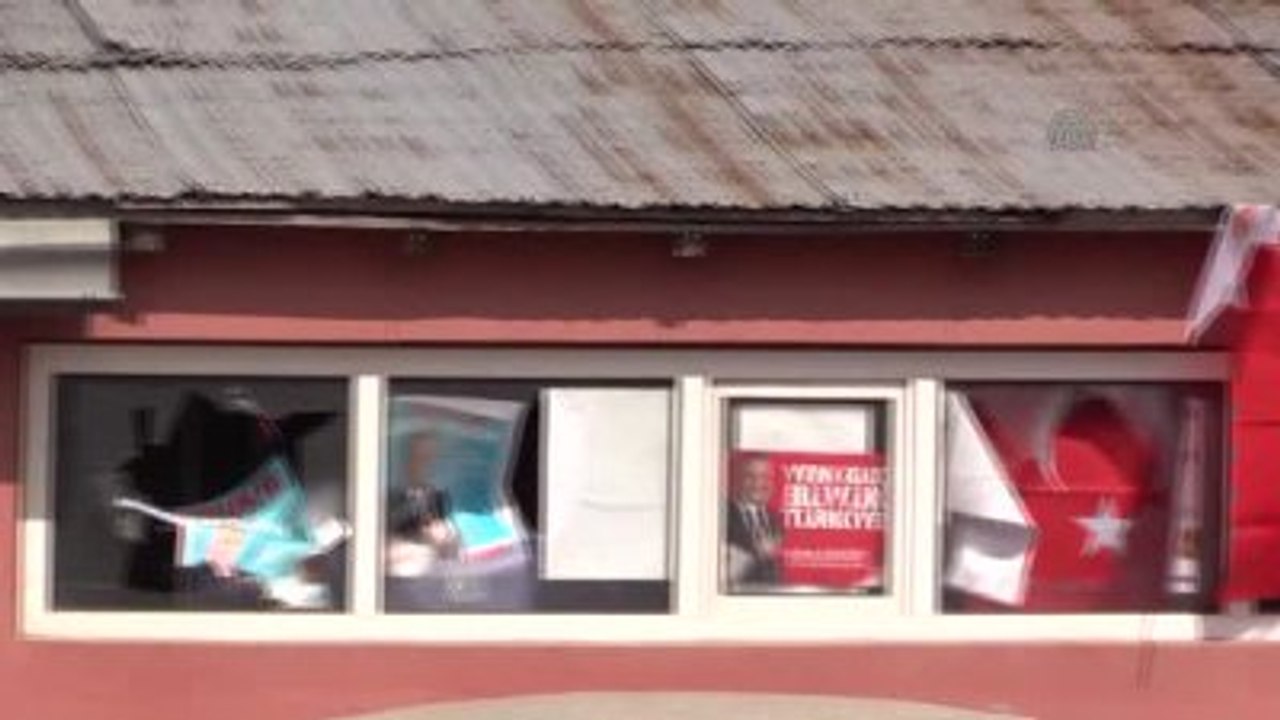 AK Parti'nin Seçim İrtibat Bürosuna Taşlı Saldırı