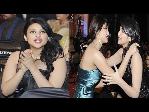 Hot Parineeti Chopra Hug With Sister Priyanka Chopra @ Filmfare Awards