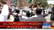 Zulfiqar Mirzas Excellent Talk against PPP in front of PPP Supporters outside Court