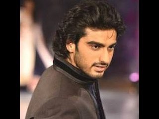 Arjun Kapoor HANDSOME Looks at Zee Cine Award's Red Carpet
