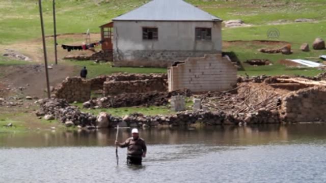 Köprü Suya Gömüldü, Mahalleli Mahsur Kaldı