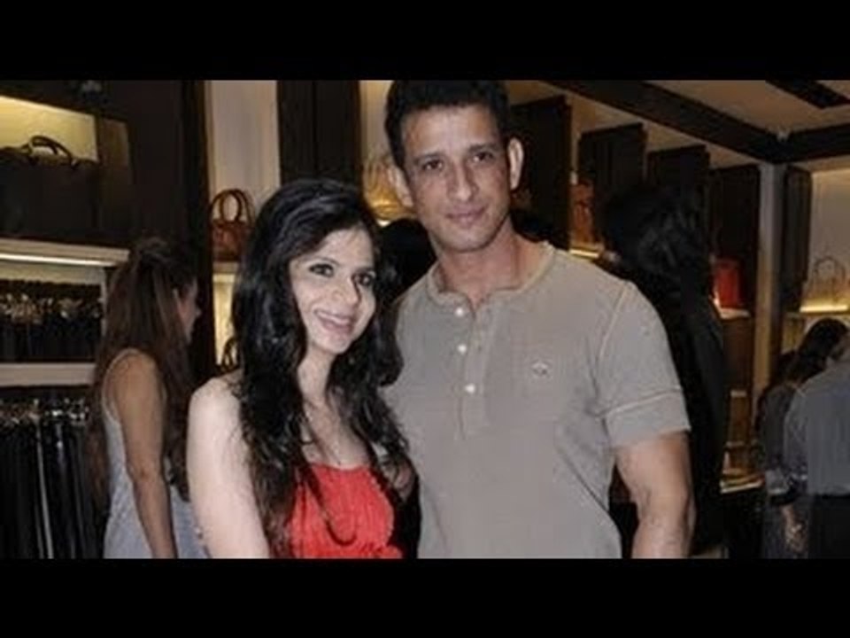 Sharman Joshi Poses With Saba Ali Khan (Saif's Sister) At A Store Launch
