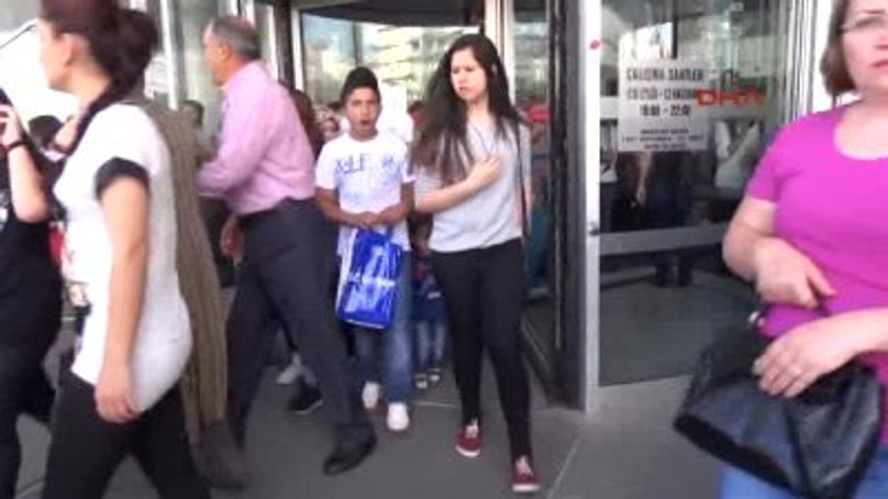 Antalya Avm'nin Restoran Bölümünde Yangın Çıktı, Vatandaşlar Tahliye Ediliyor