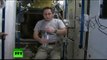 Jugar con la ingravidez: Cosmonauta ruso realiza 'trucos espaciales' en la EEI