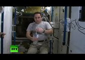 Jugar con la ingravidez: Cosmonauta ruso realiza 'trucos espaciales' en la EEI