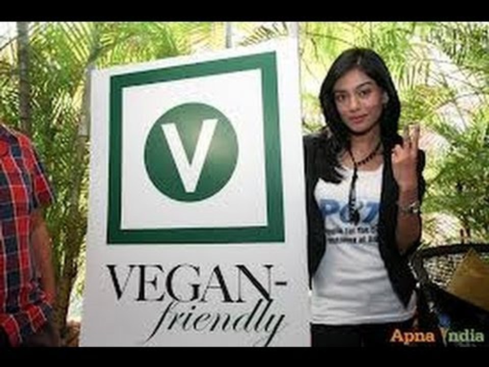 HOT Amrita Rao Launches PETA's 'Vegan - Friendly' Restaurant