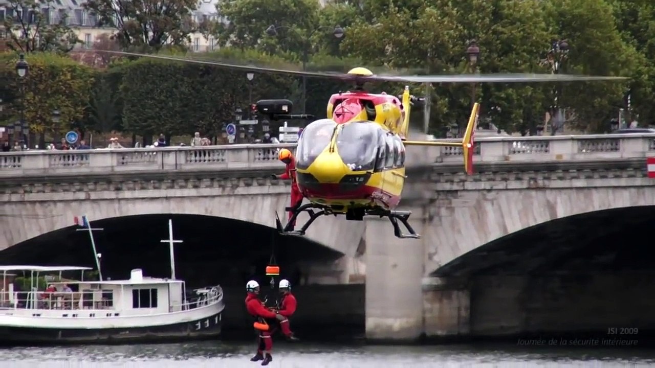 JSI 2009 : Démo. Hélicoptères EC145/135 Gendarmerie et EC-145 Sécurité Civile (HD 720p)